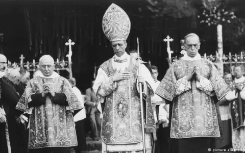 Papa ordena la publicaci�n en l�nea de los archivos "Hebreos" de la Segunda Guerra Mundial