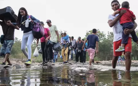 Petro recibe un pa�s con 2,5 millones de migrantes venezolanos