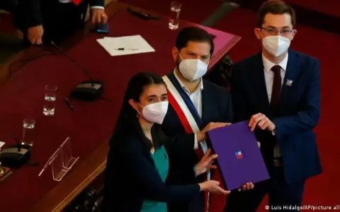 Convenci�n constituyente de Chile entrega su propuesta final