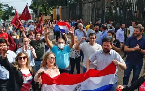 Referentes de la oposici�n se manifiestan exigiendo el uso del padr�n ampliado