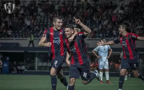 Cerro Porte�o hila su tercer triunfo y sigue como �nico l�der