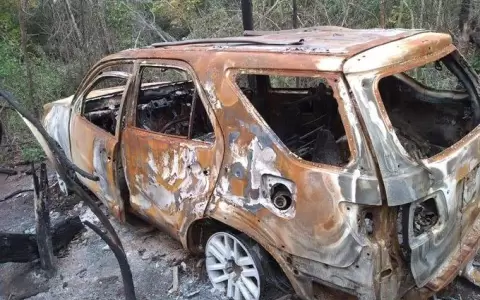 Puentesi�o: queman veh�culo que se habr�a utilizado en crimen de tres polic�as
