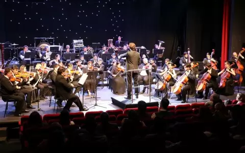 M�sicos de la Polic�a presentan �Noche de pel�cula� en el BCP