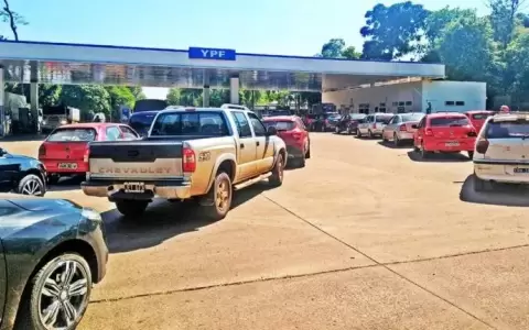 Paraguayos cruzan fronteras para cargar combustibles m�s baratos