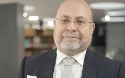 Abdo utiliza instrumentos de control del gobierno para �ahogar a adversario pol�tico�, seg�n polit�logo