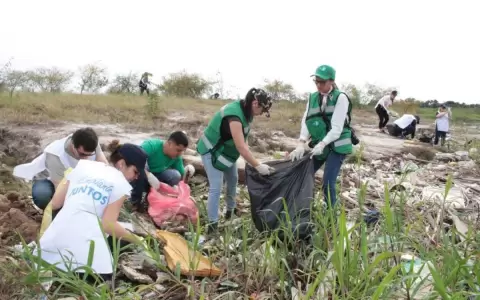 Recogen casi mil kilos de basura de la reserva �Banco San Miguel�