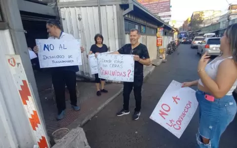 Mercado 4: comerciantes no quieren el retiro de contenedores