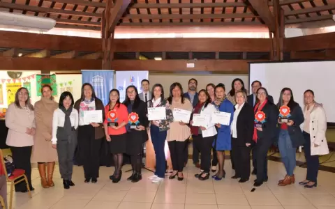 Profes que dejan huellas fueron reconocidas