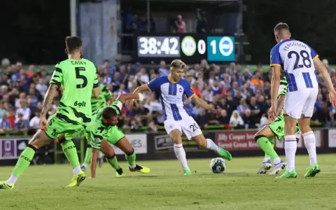 La asistencia de Julio Enciso en su debut con la Primera del Brighton