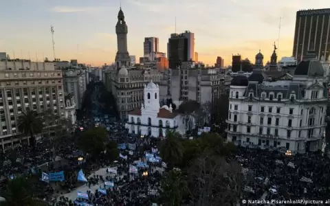 Argentina: movimientos sociales marchan por mejoras econ�micas