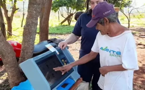 Ind�genas fueron instruidos sobre el uso de la m�quina de votaci�n