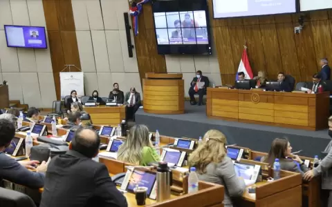 Diputados quieren extender por un a�o mandato de intendentes en todo el pa�s