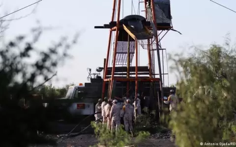 M�xico: 200 rescatistas para salvar a 10 mineros atrapados