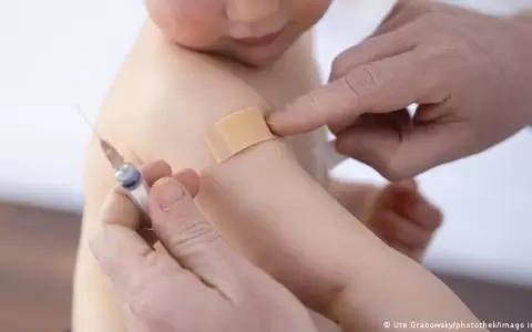 Denuncian a padres antivacunas: autoridades les dan plazo para regularizar libretas