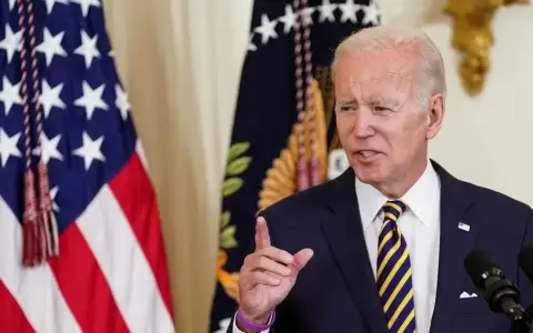Joe Biden promulga la ley que eleva la inversi�n de EE. UU. en clima y acceso a la salud