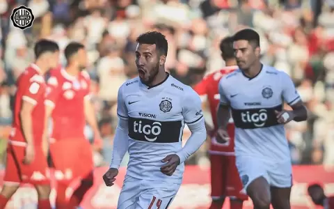 Olimpia obtiene su tercera victoria consecutiva y duerme en la punta