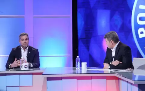 Vel�zquez "comete un error" al seguir en el cargo, dice Abdo