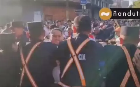 Incidentes entre m�dicos y polic�as en el microcentro de Asunci�n