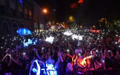 "Nenecho" fue abucheado en multitudinario festival en la plaza Uruguaya