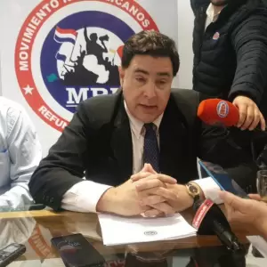 Seg�n experto, ausencia de legisladores opositores en informe de Pe�a es "se�al pol�tica"