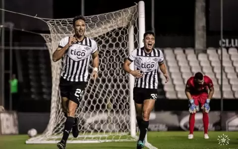El golazo de Roque Santa Cruz a pocos d�as de cumplir 41 a�os