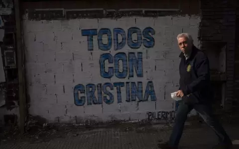 El peronismo cierra filas con Cristina Kirchner tras la petici�n de 12 a�os de c�rcel por corrupci�n