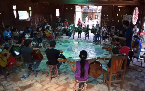 El C�ntaro: 15 a�os de educaci�n popular y arte comunitario