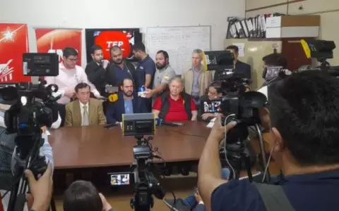 TEP llama a sesi�n de urgencia y dilata inscripci�n de Wiens como precandidato