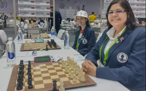 Equipo femenino hace tablas mientras que caen los varones