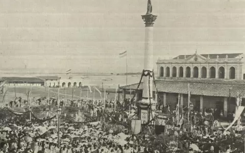 Asunci�n: La muy noble y leal plaza Independencia
