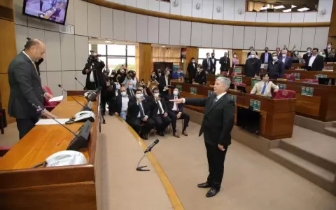 Daniel Rojas jur� como nuevo senador y anunci� su voto contra el cartismo