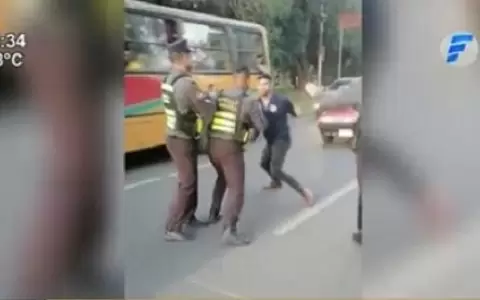 Denuncian que conductor agredi� con destornillador a Caminera