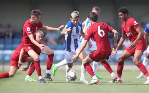 Julio Enciso marca su primer gol con la camiseta del Brighton