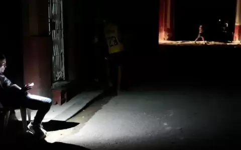 Los apagones de luz obligan a La Habana a vivir en tinieblas