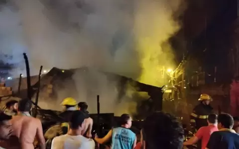 Incendio en la Chacarita: viviendas fueron consumidas por las llamas