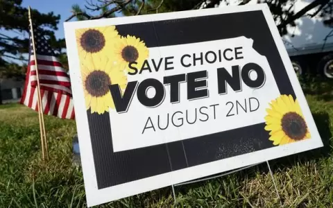 Kansas decide en las urnas mantener derecho al aborto