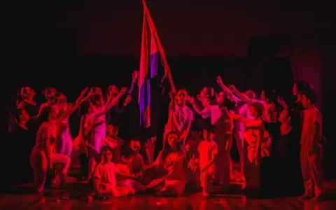 Funci�n de �Pechos de acero� en homenaje a ni�os de Acosta �u