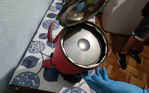 Cinco paraguayos fueron arrestados en Espa�a tras retirar termos con coca�na