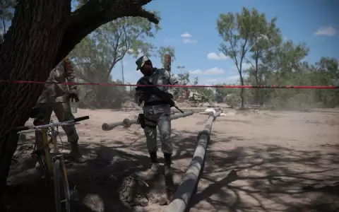 Tensi�n entre los familiares de los mineros y L�pez Obrador en su visita a la mina de Coahuila