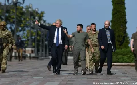 Boris Johnson realiza visita sorpresa a Ucrania y anuncia nuevo paquete de ayudas