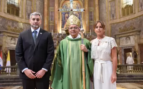 Abdo recibi� la bendici�n del nuevo cardenal paraguayo
