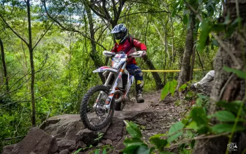 Maiko Rosato gana de nuevo y acaricia el t�tulo en Enduro