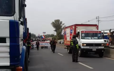 Contin�an los cierres de rutas por manifestaciones