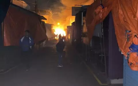 Registran nuevo incendio en el Mercado 4, creen que fue provocado