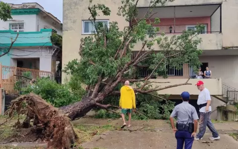 Apag�n total en Cuba tras el paso del hurac�n "Ian"