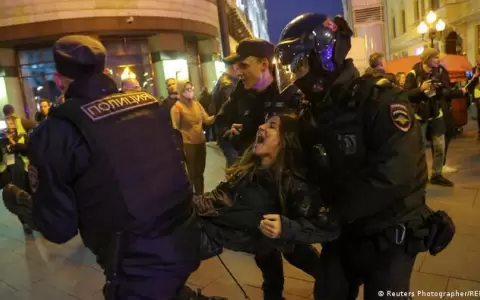 Detienen a casi 1.400 personas en protestas contra movilizaci�n ordenada por Putin en Rusia