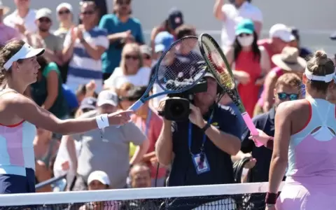 Tensi�n en el US Open: cruce en la red entre la ucraniana Kostyuk y la bielorrusa Azarenka
