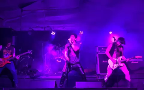 Lipstick presenta su primer videoclip: �Round and round�