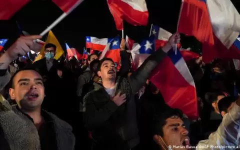 Acto masivo de respaldo al "apruebo" cierra campa�a en Chile