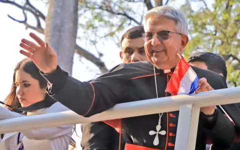 Reviv� im�genes de la caravana que recibi� el primer cardenal paraguayo